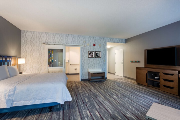Room 13 of 44