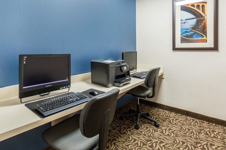Business Center 18 of 18