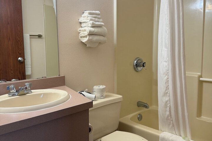 Nisswa Hotel and Suites