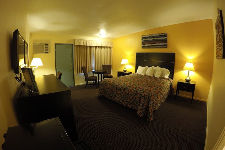 Room 16 of 38