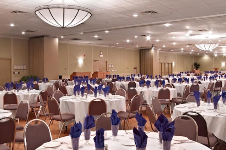 Ballroom/Hall 75 of 84