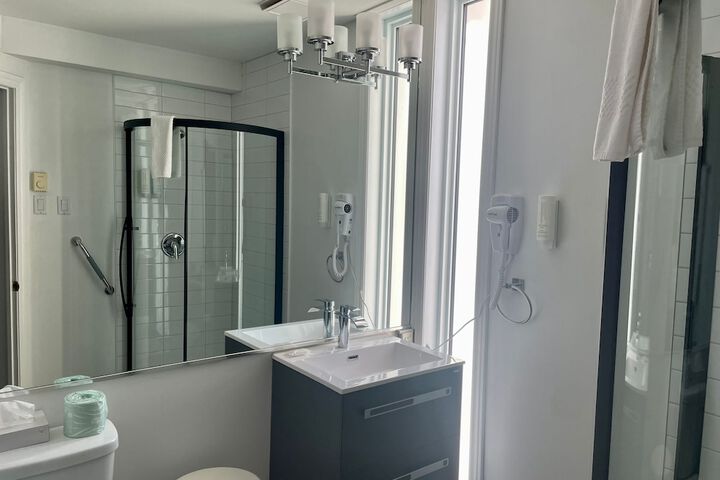 Econo Lodge Montreal-Brossard