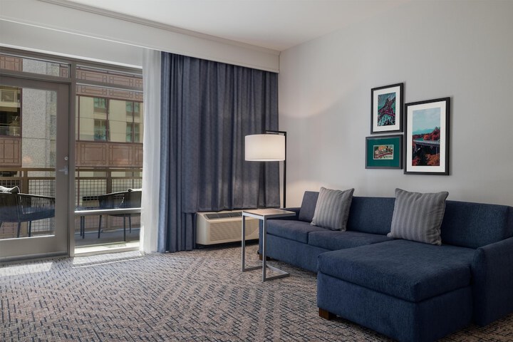 Hampton Inn & Suites Roanoke-Downtown
