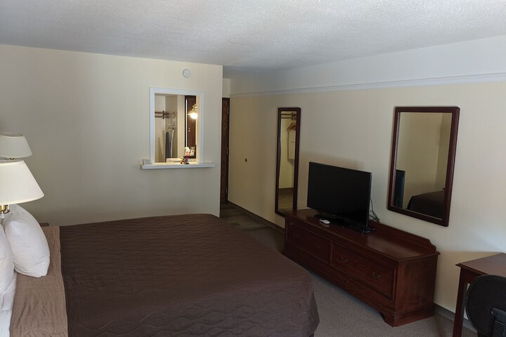 Room 9 of 14