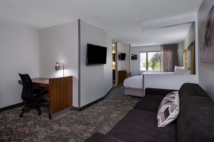 Room 14 of 33