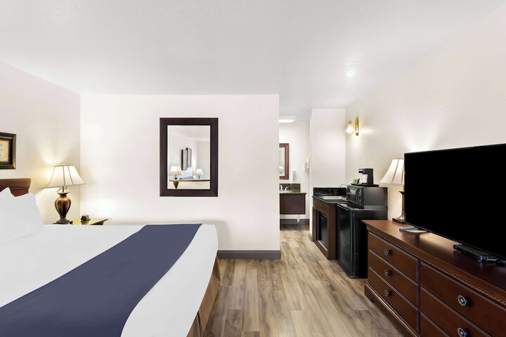 Room 11 of 50