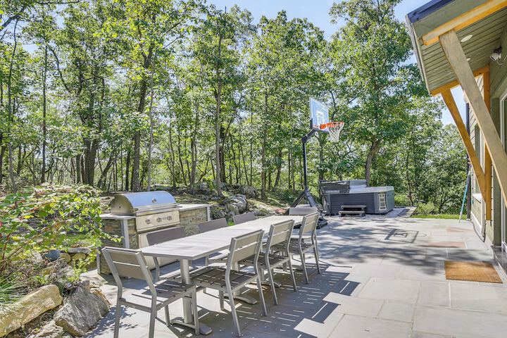 the Glabin: Garrison Gem w / Hot Tub & Fire Pit
