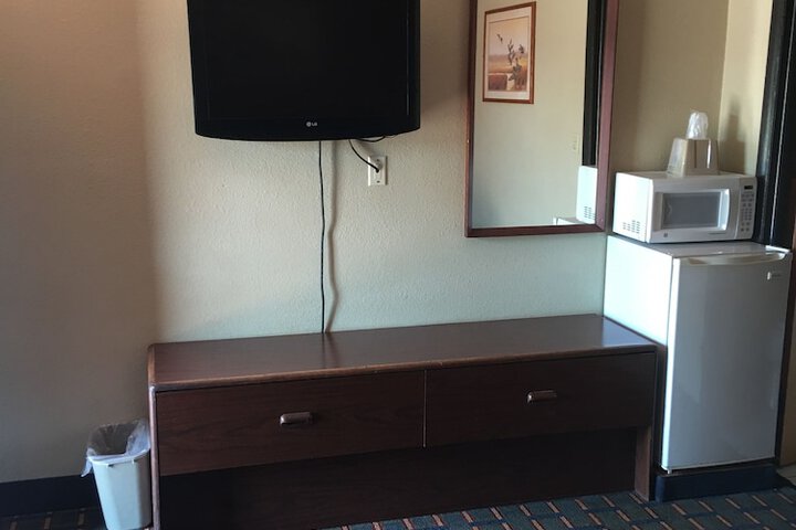 Room 32 of 80