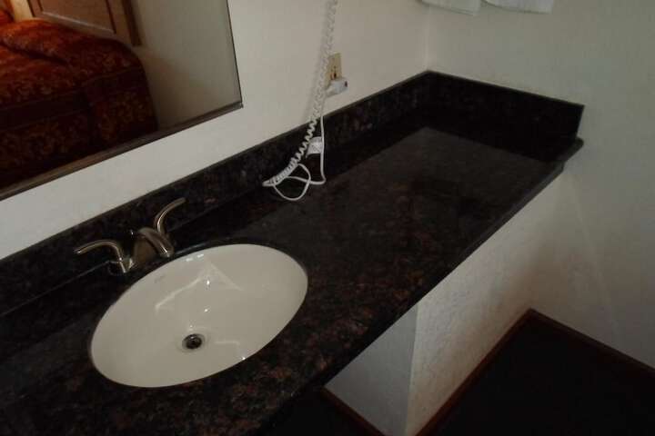 Room 14 of 28
