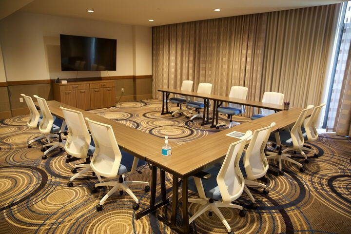 Business Center 37 of 37