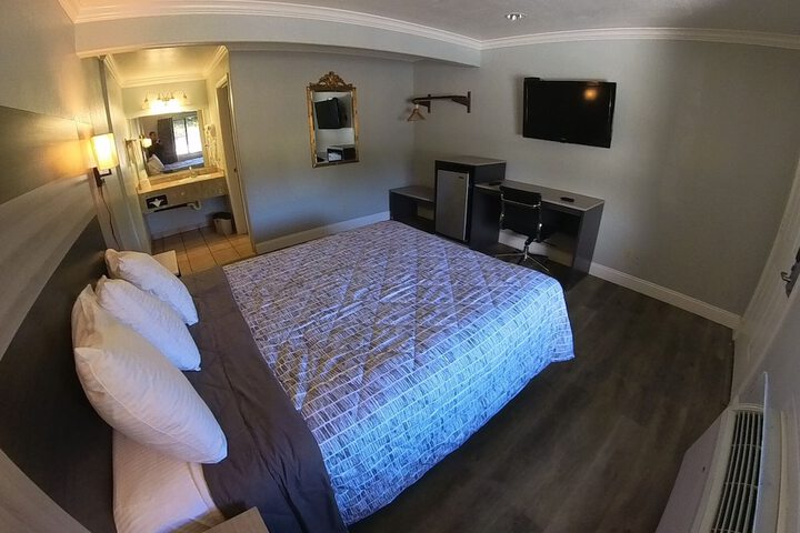 Room 25 of 25