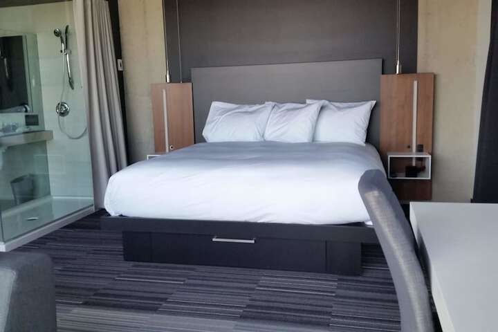 Room 32 of 47