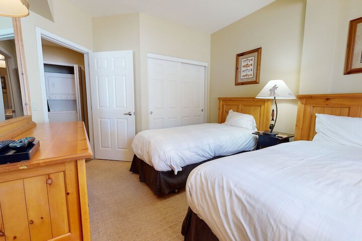 Room 16 of 28