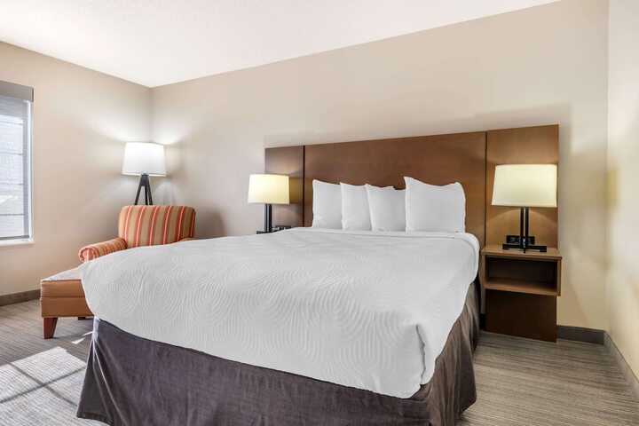 Country Inn & Suites by Radisson Watertown, SD