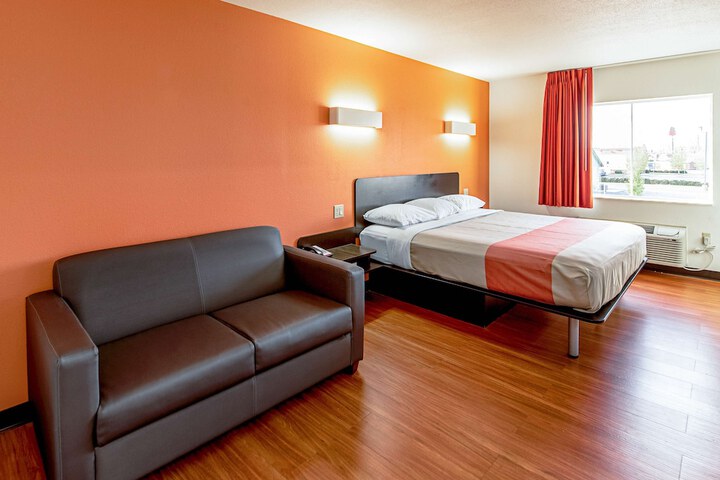 Room 13 of 35