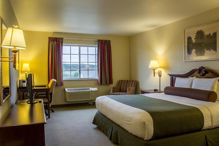 COMFORT INN & SUITES