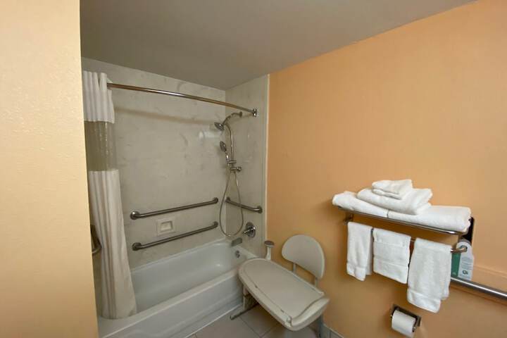 Super 8 by Wyndham Hull Street Midlothian / Richmond Area