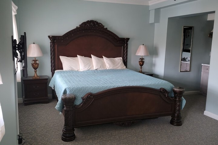 Lowell Inn