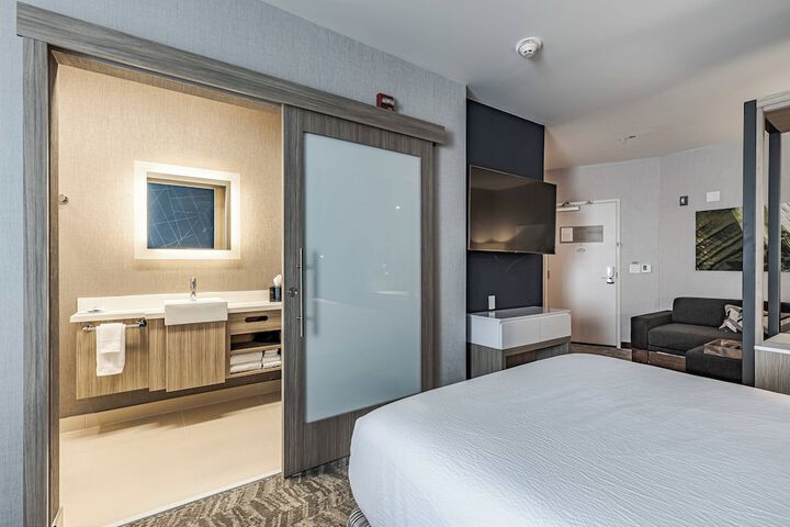 Room 11 of 22