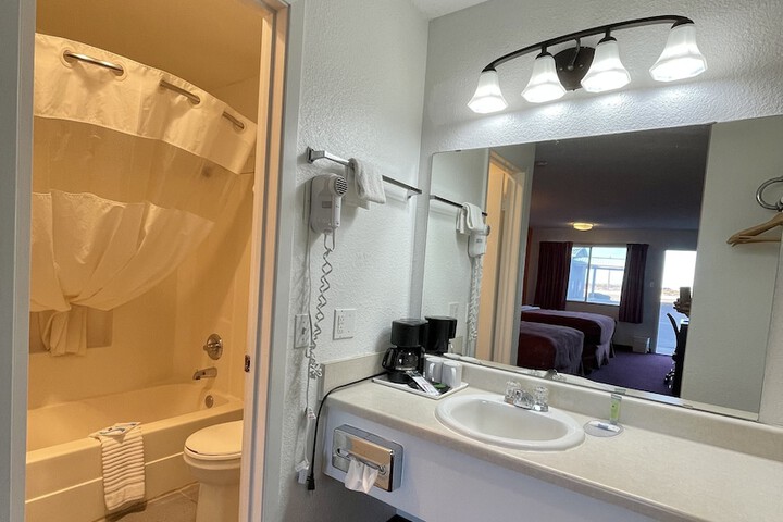 Room 12 of 21