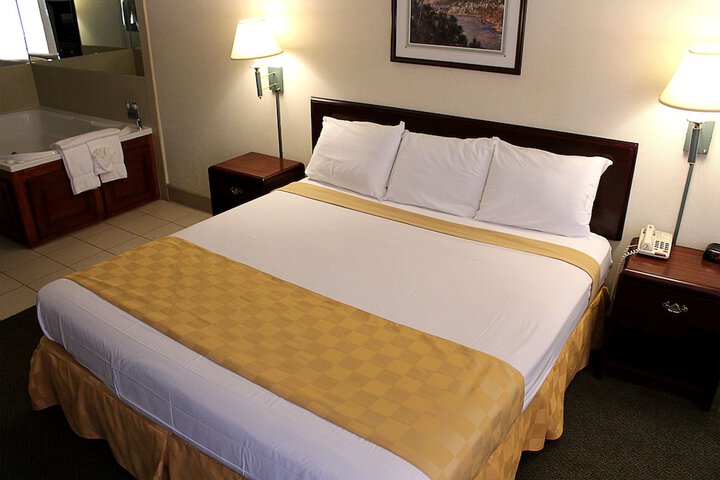 Room 33 of 60