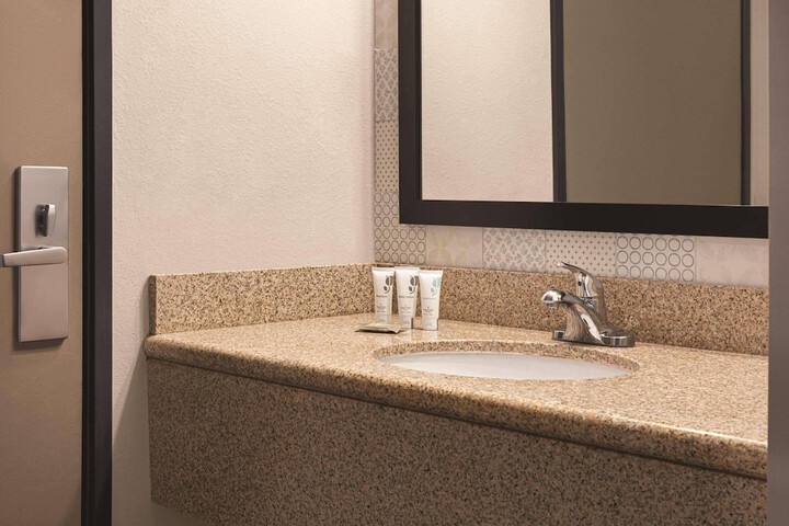 Country Inn & Suites by Radisson Dunn I-95