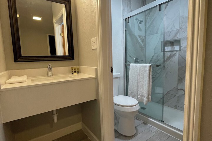 Room 8 of 16