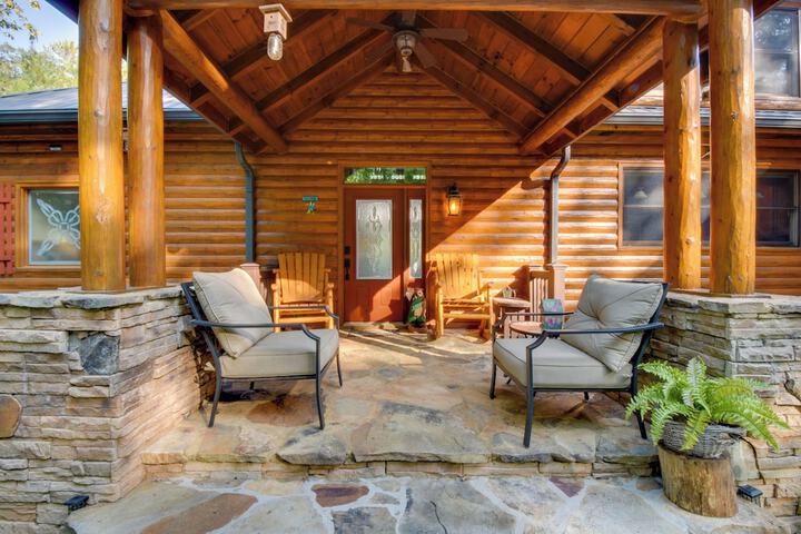 Ellijay Cabin Rental w / Hot Tub + Mountain Views!