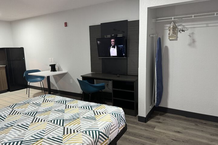 Room 27 of 37
