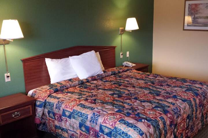 Room 14 of 33