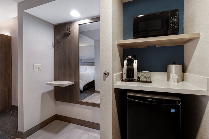 Room 11 of 35