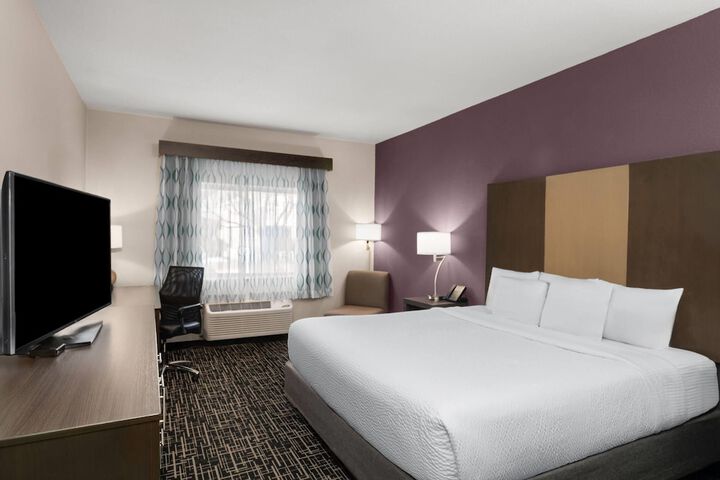 La Quinta Inn & Suites by Wyndham Fayetteville