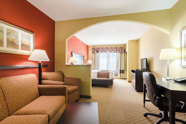Comfort Suites Salina South
