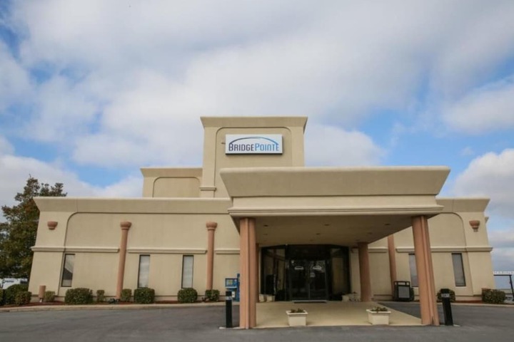 BridgePointe Hotel & Marina