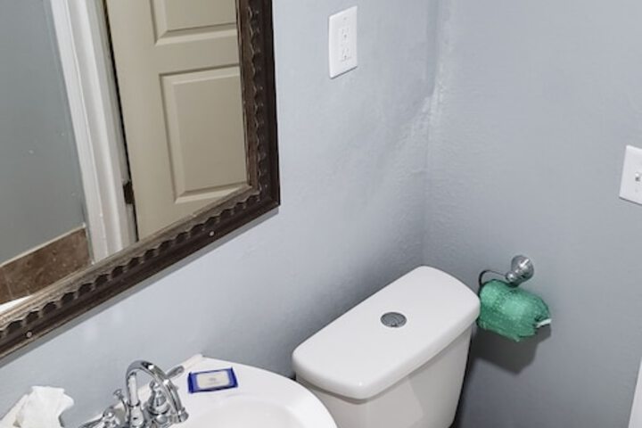 Room 6 of 13