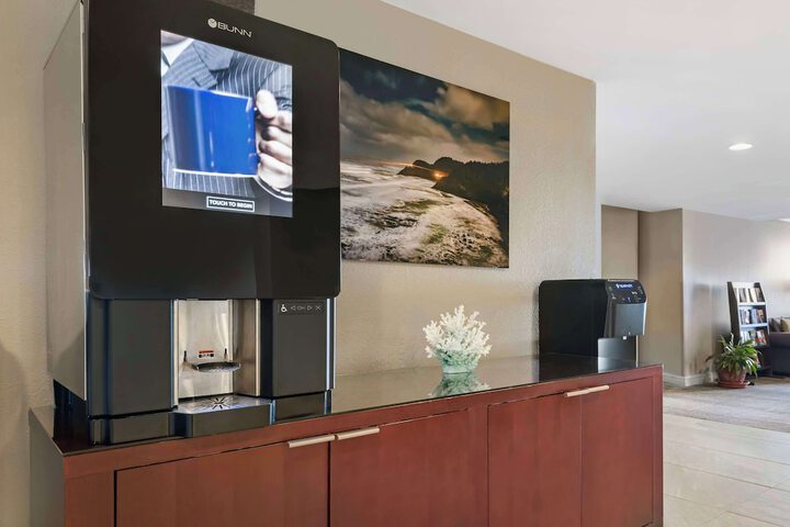 Best Western Plus Agate Beach Inn