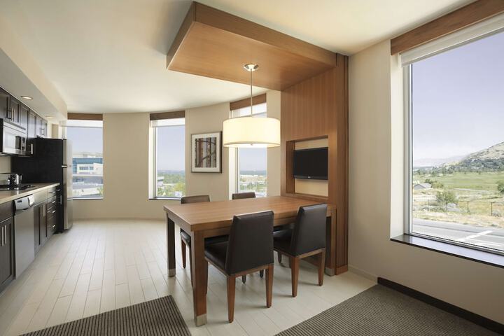 Room 25 of 37