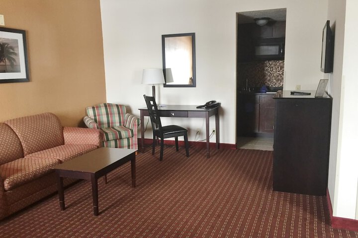Room 7 of 12
