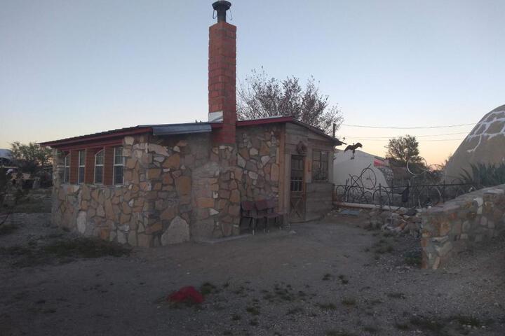 La loma del chivo Llc Stone Cottage alternative building