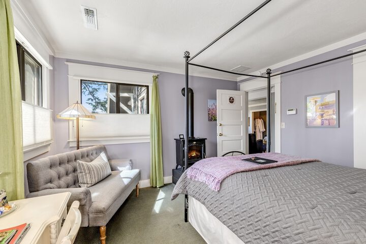 Room 32 of 62