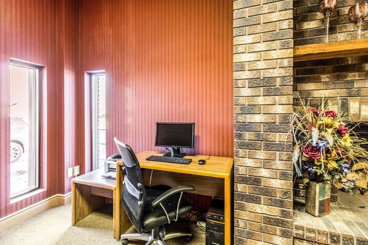 Business Center 46 of 46