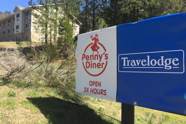 Travelodge by Wyndham Dunsmuir