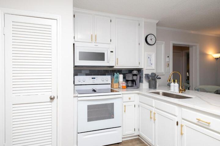 Embrace Oceanfront Elegance: Book Your Stay at Sunrise Oasis