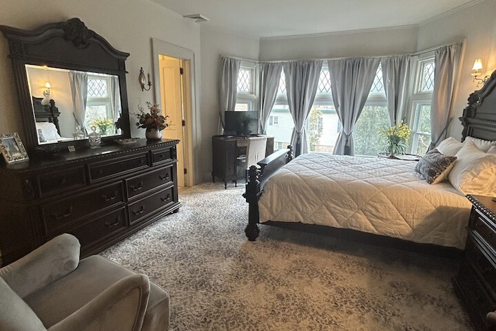 Room 11 of 19