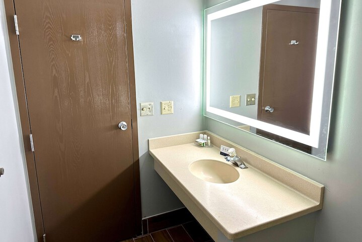Room 8 of 24