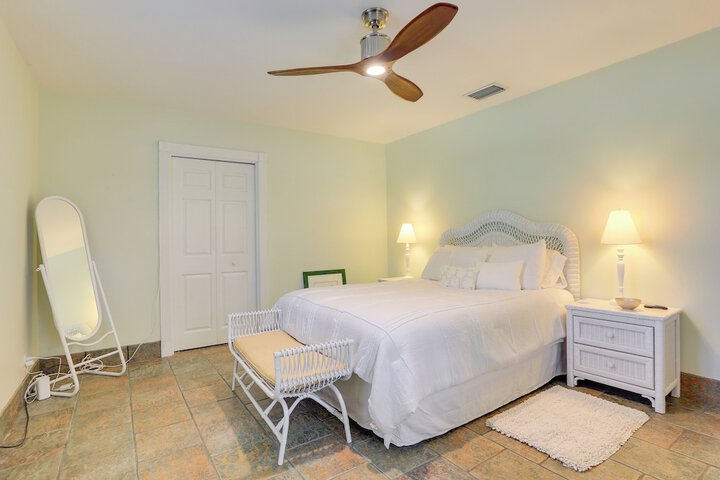 Florida Retreat w / Patio Boat Dock & Shuffleboard