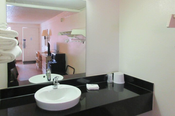 Room 14 of 16
