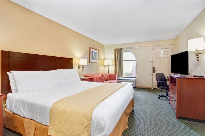 Room 5 of 14