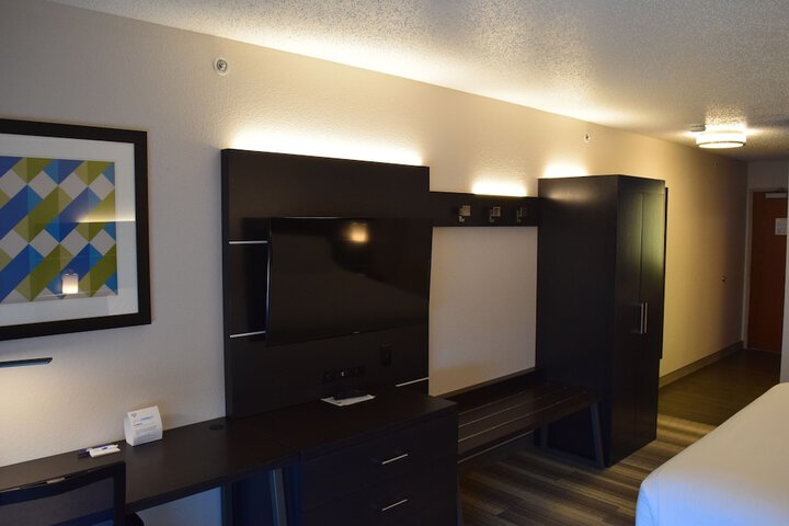 Room 32 of 54