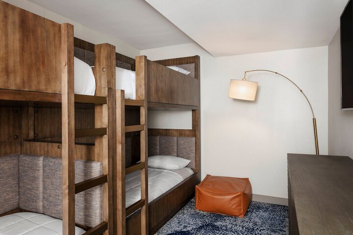 Delta Hotels by Marriott Virginia Beach Waterfront Suites